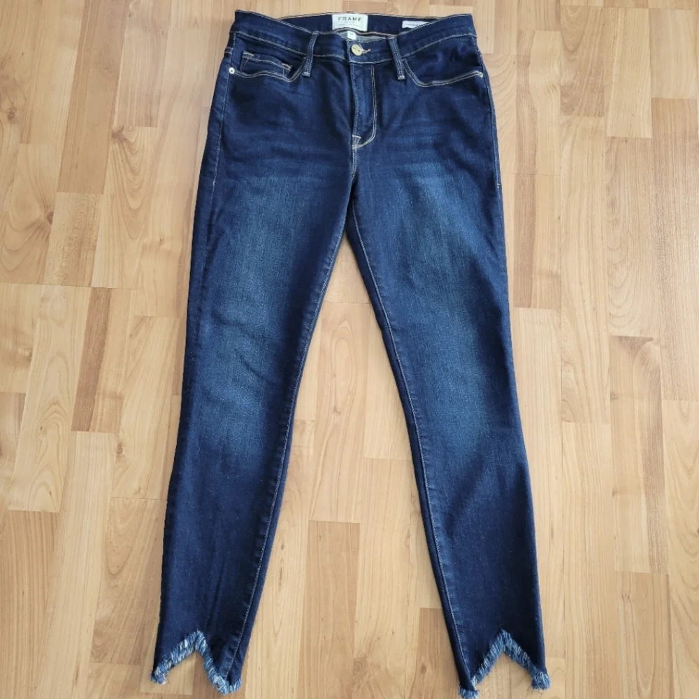 NWOT Frame Le Skinny De Jeanne Raw-Hem Mid-Rise Jeans